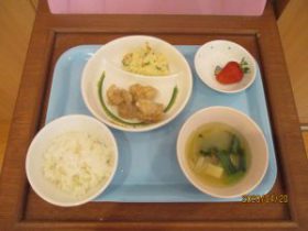 以上児さん　給食スタート